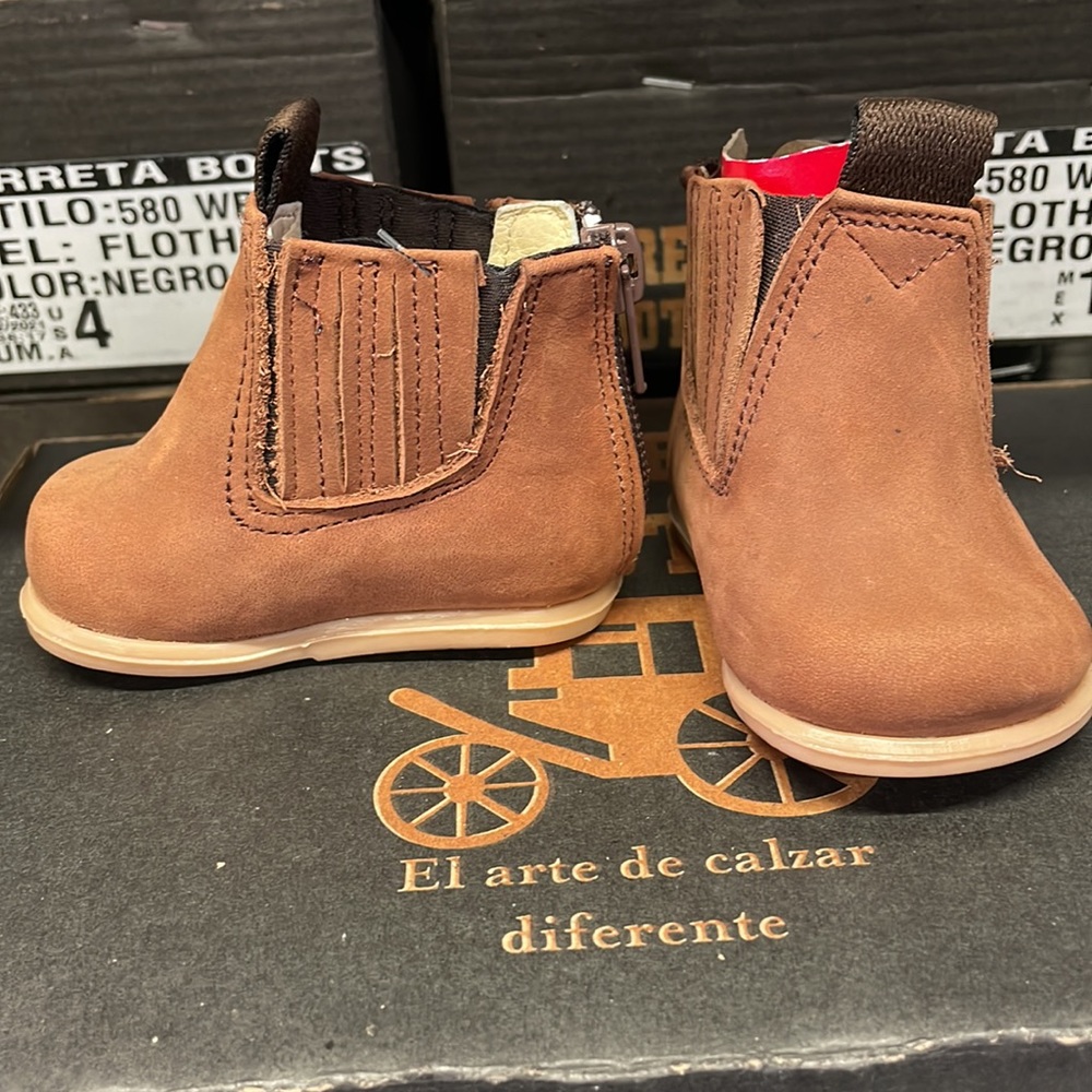 small boots - Picture 2 of 5
